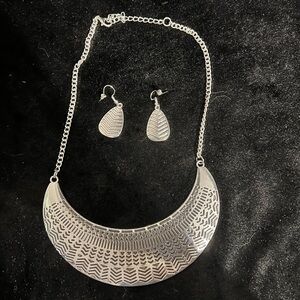 3/$15 Necklace & Earring Set